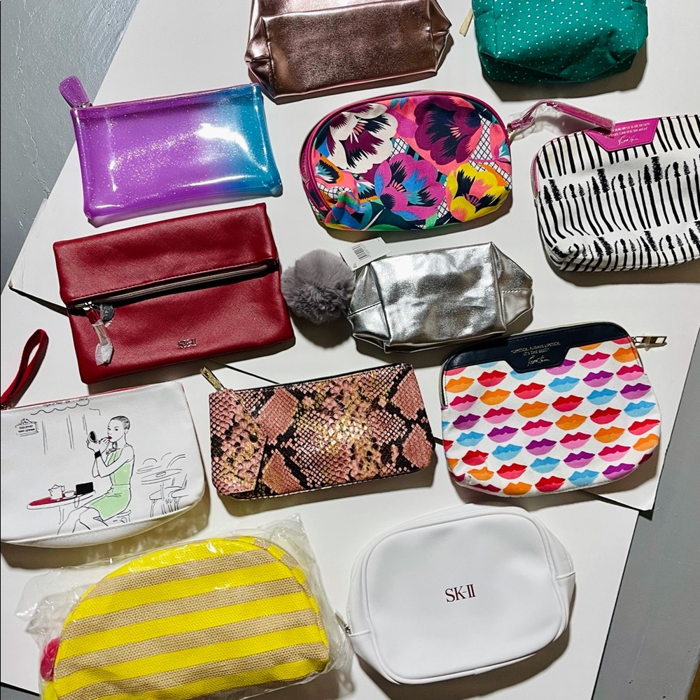 12-piece cosmetic bag bundle